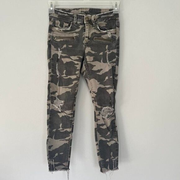 Zara Basic Z1975 Denim Camo Jeans/Raw Hem/Distressed Size 4 - Picture 1 of 5